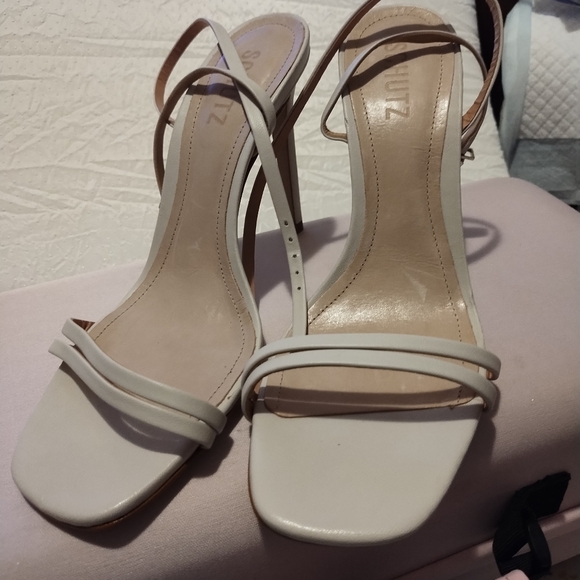 New Schultz heels Women's 8.5B (Nwt) Cream Colored.Photo Show Shadows Not Defect - Picture 2 of 12